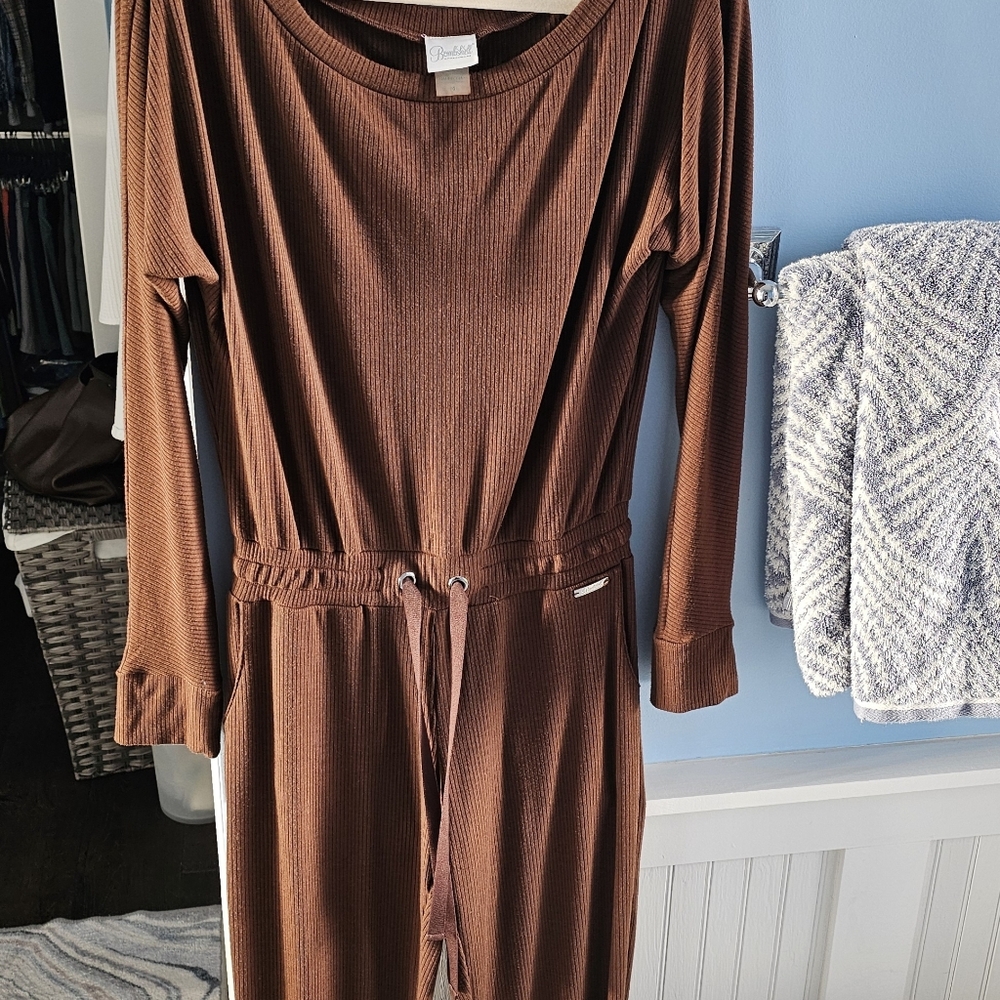 RARE Bombshell Brown Off-Shoulder Jumpsuit NWOT - Picture 3 of 3